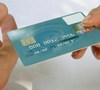 Как сэкономить на банковских картах?